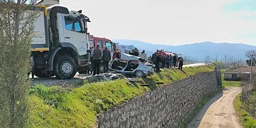 Balıkesir’de feci kaza: 1 ölü, 2 yaralı