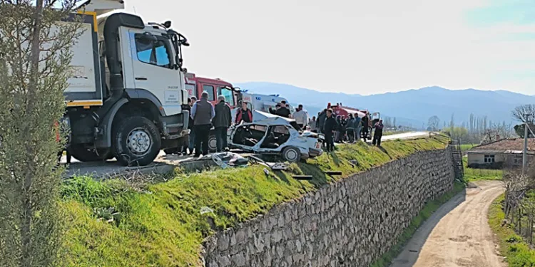 Balıkesir’de feci kaza: 1 ölü, 2 yaralı