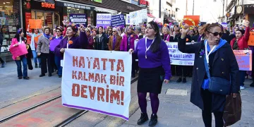 Bursa’da Kadınlardan 8 Mart’ta Güçlü Mesaj