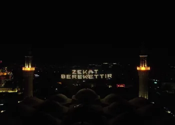Ulucami’nin yeni mahyası Uludağ’dan görülüyor