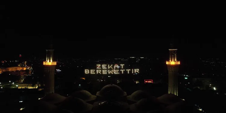 Ulucami’nin yeni mahyası Uludağ’dan görülüyor