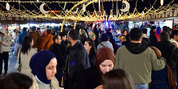 Osmangazi meydanında ramazan coşkusu sürüyor