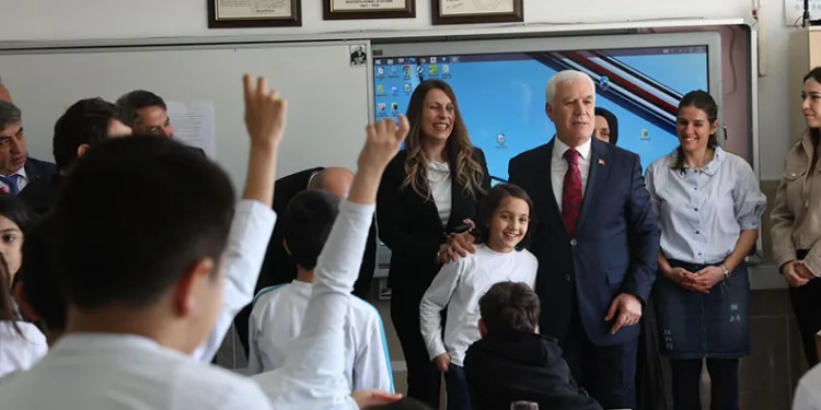 Arkadaşlarına söz verdi, Mustafa Bozbey’i sınıfa getirdi
