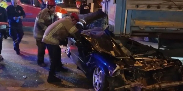 Bursa’da otomobil TIR’ın altına girdi: Sürücü ağır yaralandı