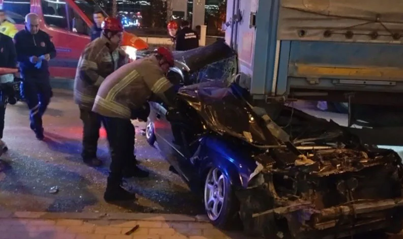 Bursa’da otomobil TIR’ın altına girdi: Sürücü ağır yaralandı