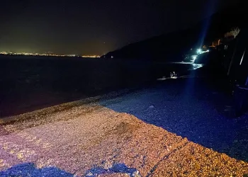 Balık tutmak için açılan kayık battı, baba-oğul ölümden döndü