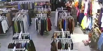 Soğukkanlı esnaf bebeği hayata bağladı