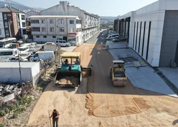 Gemlik’te Yollara Asfalt ve Taş Parke