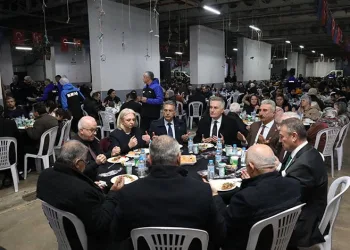 Gemlikliler dayanışma sofrasında buluştu