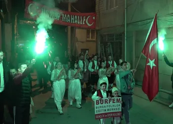 Bursa’da sokak sokak dolaşıp börek topladılar