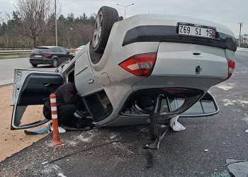 Bursa’da otomobil takla attı: Şans eseri yaralanan olmadı