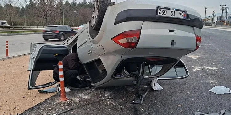 Bursa’da otomobil takla attı: Şans eseri yaralanan olmadı