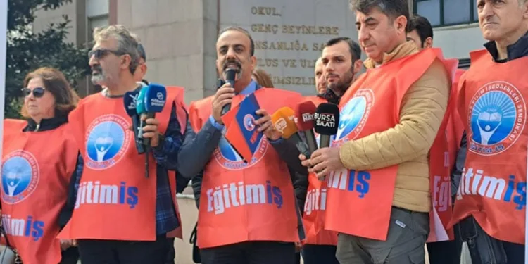 Okulların deprem raporları açıklansın çağrısı