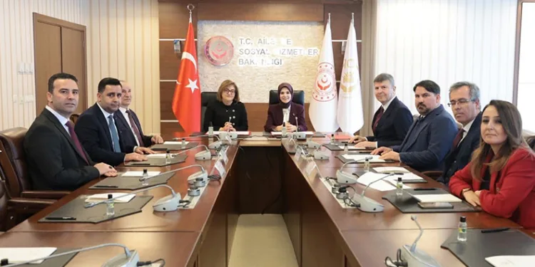 Bakan Göktaş’tan yaşlı bakım merkezi protokolü
