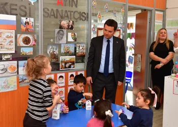 Erkan Aydın’dan çocuklara bayram ziyareti