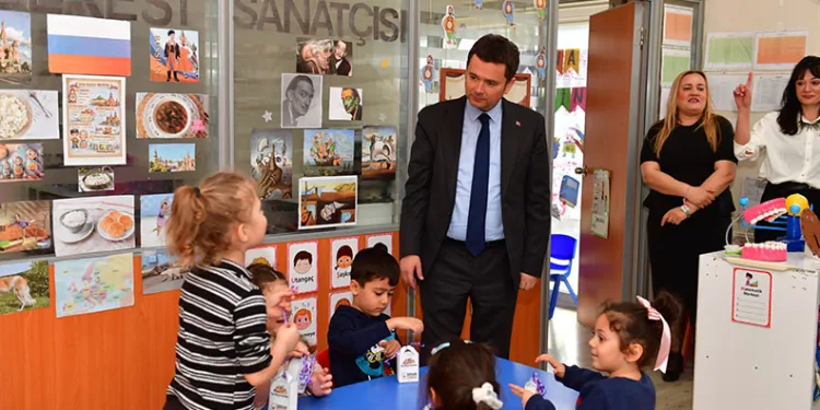 Erkan Aydın’dan çocuklara bayram ziyareti