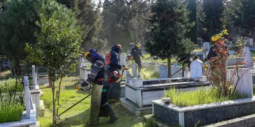 Bursa’da şehitlik ve mezarlıklar bayrama hazır