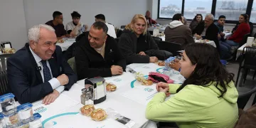 Şadi Özdemir, vatandaşlarla iftarda buluştu