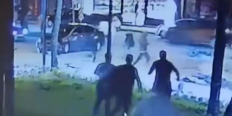 Motosikletlinin metrelerce sürüklendiği feci kaza kamerada
