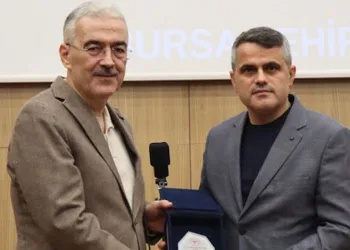 1 yılda 3 bin 766 ameliyat yapan doktora ödül