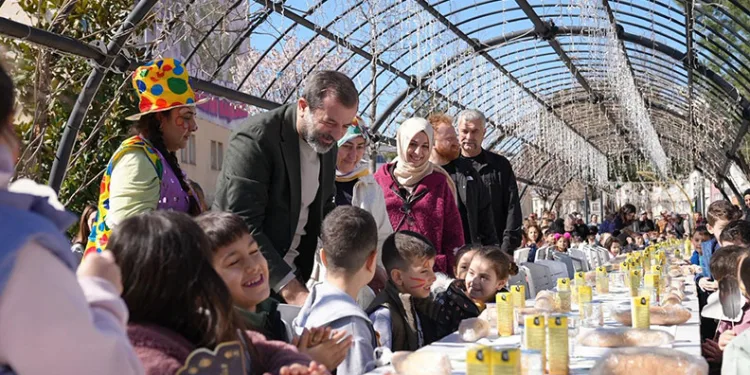 Gürsulu minikler tekne orucuyla iftar açtı