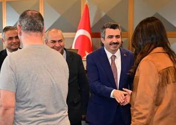 Oktay Yılmaz, çalışanlarla bayramlaştı