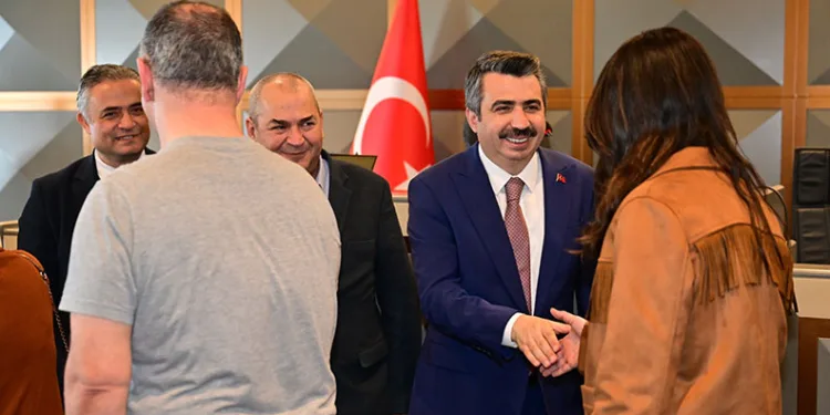Oktay Yılmaz, çalışanlarla bayramlaştı