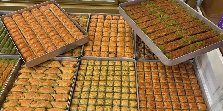 Bursa’da bayram öncesi tatlı telaşı