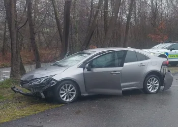Bursa’da kontrolden çıkan otomobil alt yola uçtu: 3 yaralı