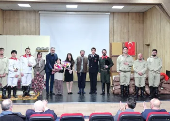 Ferhat Erol, 18 Mart’ta Sahneye Taşınan Çanakkale Ruhuna Ortak Oldu