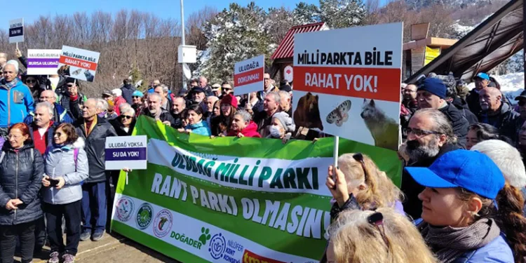 Uludağ Milli Parkı’nda “Yasayı geri çek” eylemi