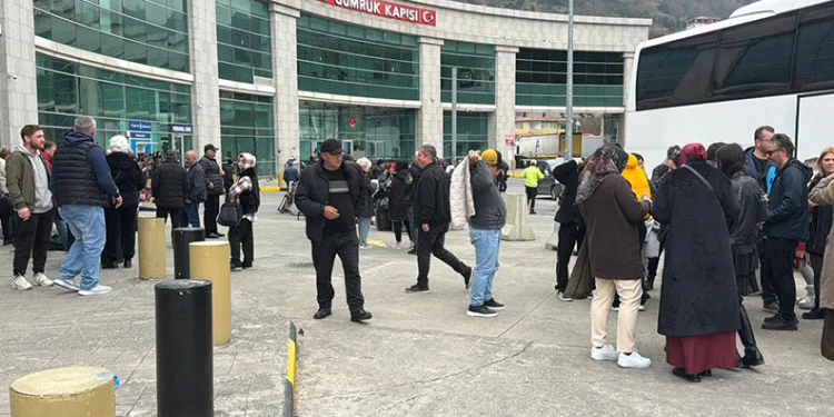 Sarp Sınır Kapısı’nda bayram tatili yoğunluğu