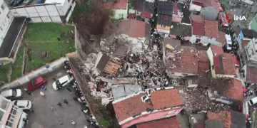 İstanbul Fatih’te bina çöktü: 9 kişi kurtarıldı