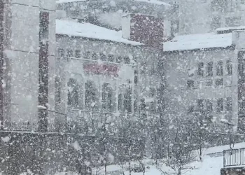 Hakkari ve Yüksekova’da eğitime kar engeli