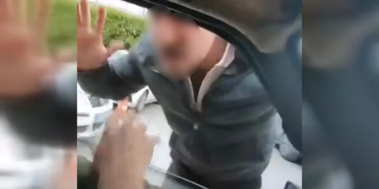 Ailesinin yanında saldırıya uğrayan sürücünün o anları kamerada