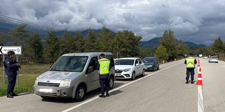 Çeşitli suçlardan aranan 38 şahıs tutuklandı