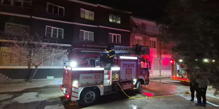 Eskişehir’de gece yangın paniği: 1’i bebek 3 yaralı
