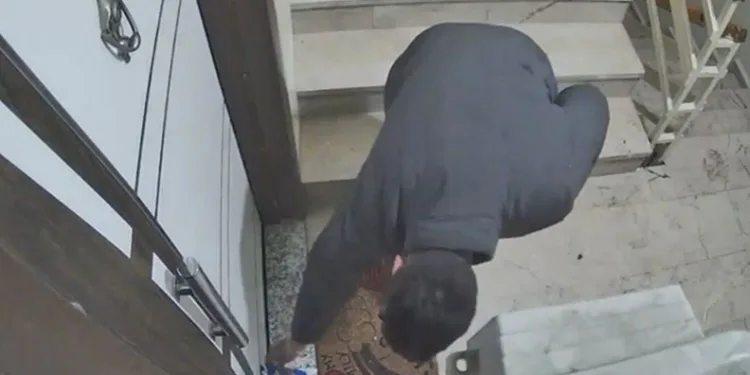 Kapı kapı para topladı, gözü kargoda kaldı