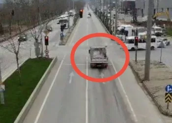 Bursa’da kırmızı ışık ihlali yapan araçlar dron ile tespit edildi