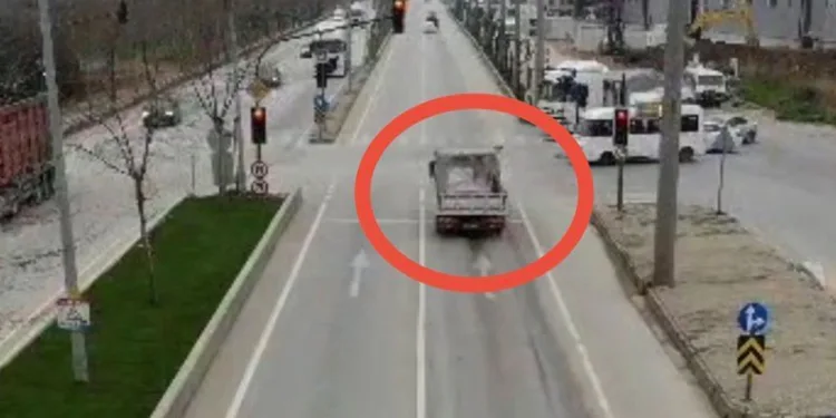 Bursa’da kırmızı ışık ihlali yapan araçlar dron ile tespit edildi
