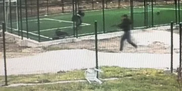 Çocuk parkında silahlı dehşet: Ateş açarak koştu
