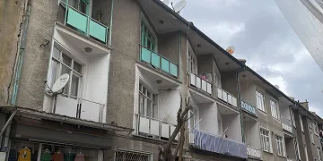 Babasını boğup öldürdükten sonra cenazesiyle 1 gün beklemiş
