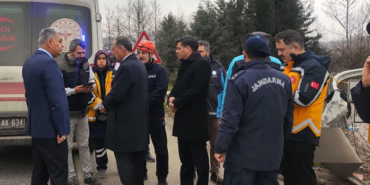 Yalova’da servis midibüsü kaza yaptı: 1 ölü, 20 yaralı