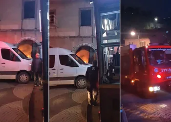 Bursa’da tarihi binada çıkan yangın söndürüldü