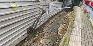 Bursa’da hafriyat çalışmasında yola zarar verdiler