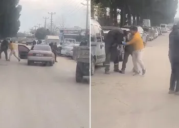 Bursa’da yol ortasında yumruklu kavga