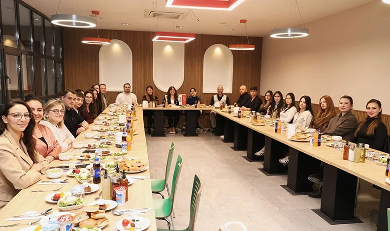 Girişimci adayı öğrenciler işi mutfağında öğreniyor
