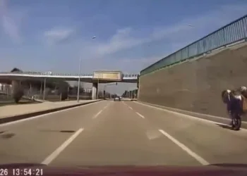 Bursa’da trafikte tehlikeli motosiklet şovu