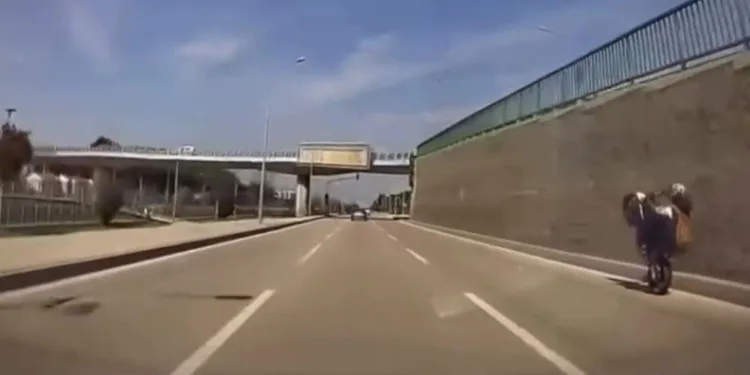 Bursa’da trafikte tehlikeli motosiklet şovu