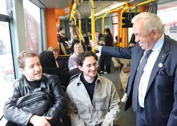 Şadi Özdemir’den mesai öncesi metro sürprizi